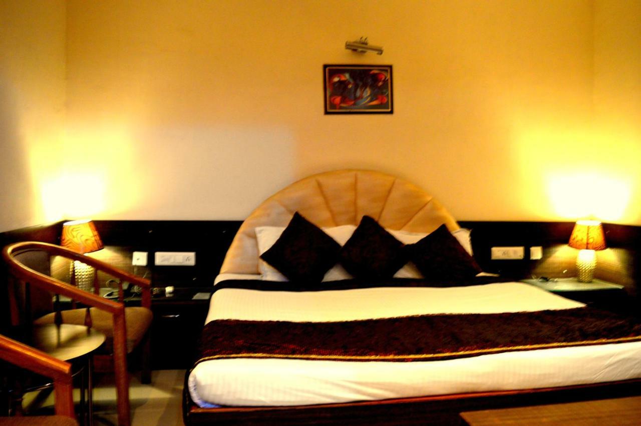 Hotel Pradeep Palace ゴーラクプル 部屋 写真